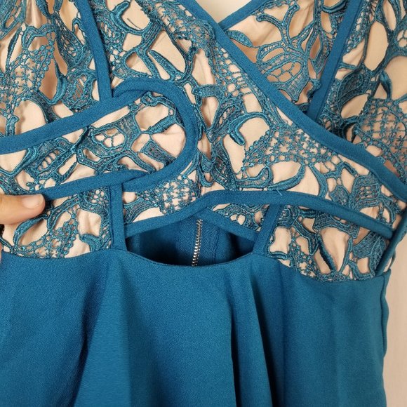 NWT Luxxel Teal lace flowy mini dress size Medium (103) - Picture 6 of 8